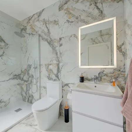 The Valley Collection - A25 - With Private Hot Tub Lägenhet *