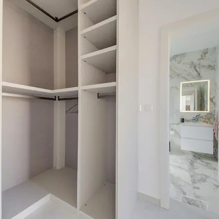 The Valley Collection - A25 - With Private Hot Tub Apartment Xaghra