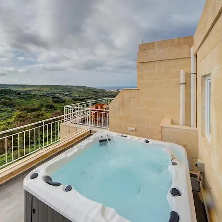 The Valley Collection - A25 - With Private Hot Tub * Xaghra