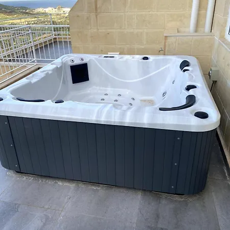 Apartment The Valley Collection - A25 - With Private Hot Tub Xaghra
