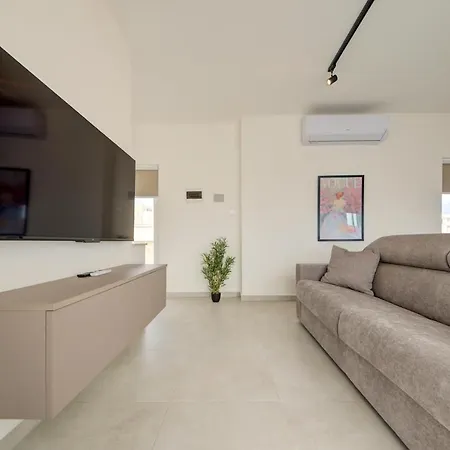 The Valley Collection - A25 - With Private Hot Tub Apartment *