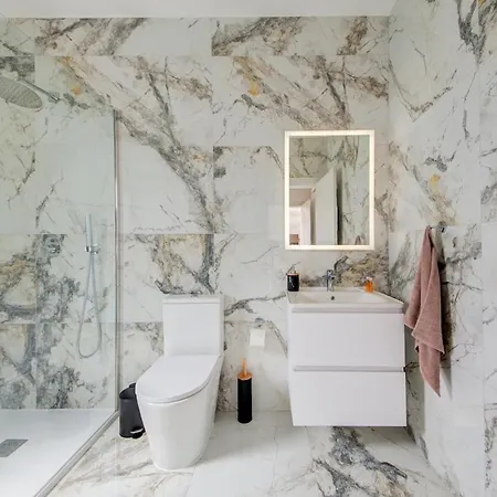 The Valley Collection - A25 - With Private Hot Tub Lägenhet